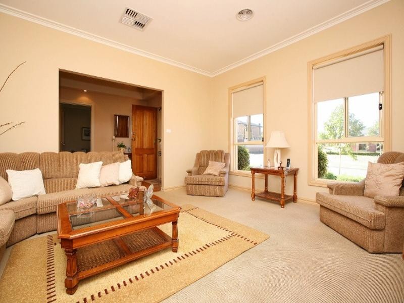 74 Wolviston Avenue, Hillside VIC 3037