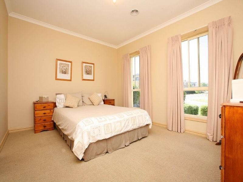 74 Wolviston Avenue, Hillside VIC 3037