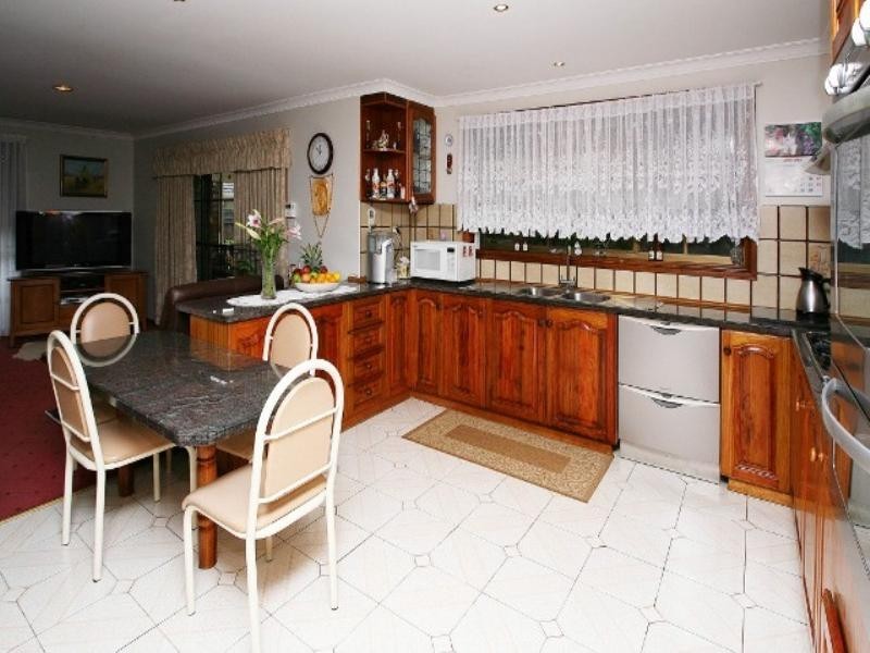 37 Shakespeare Drive, Delahey VIC 3037