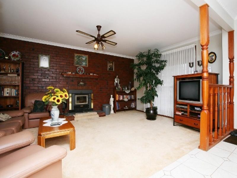 37 Shakespeare Drive, Delahey VIC 3037