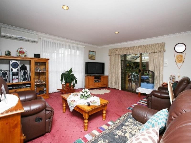 37 Shakespeare Drive, Delahey VIC 3037