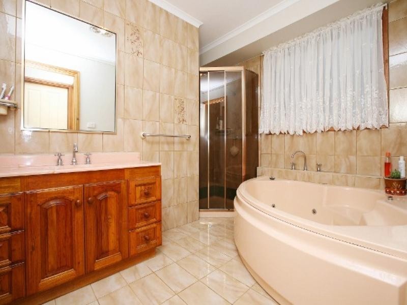 37 Shakespeare Drive, Delahey VIC 3037