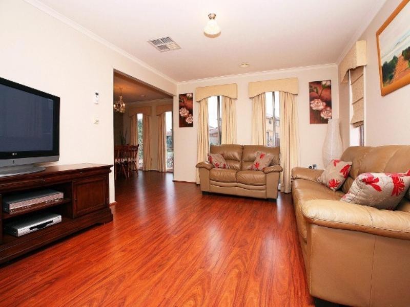 4 Lyell Place, Taylors Lakes VIC 3038