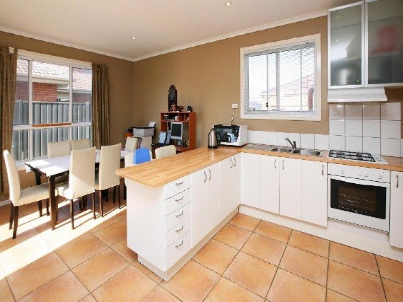 33 Pro Hart Way, Caroline Springs VIC 3023