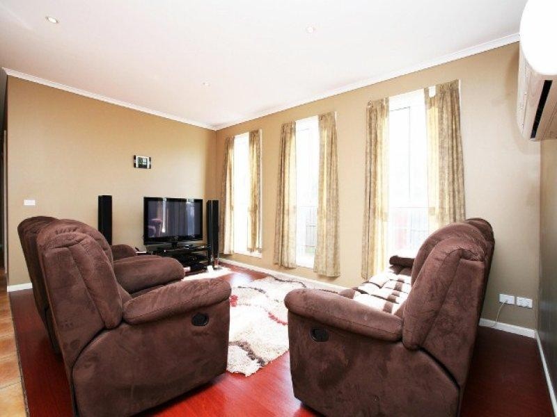 33 Pro Hart Way, Caroline Springs VIC 3023