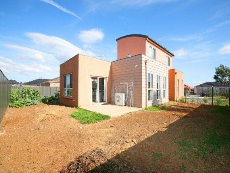 33 Pro Hart Way, Caroline Springs VIC 3023