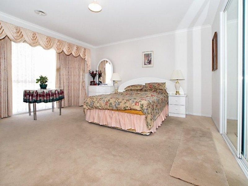 7 Wakelin Crescent, Taylors Lakes VIC 3038