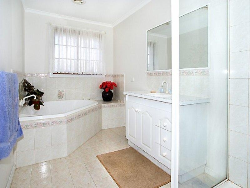 7 Wakelin Crescent, Taylors Lakes VIC 3038