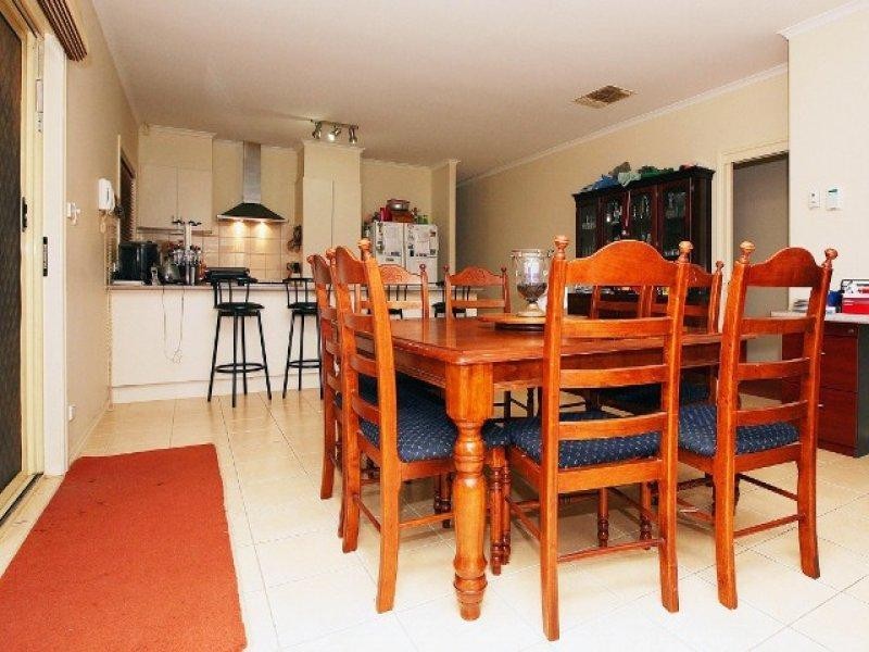 10 Aneta Avenue, Hillside VIC 3037