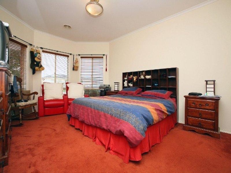 10 Aneta Avenue, Hillside VIC 3037