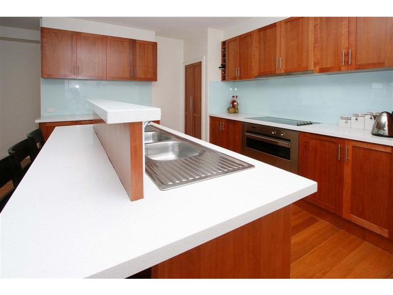 76 Jindabyne Avenue, Taylors Hill VIC 3037