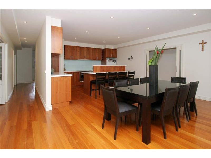 76 Jindabyne Avenue, Taylors Hill VIC 3037