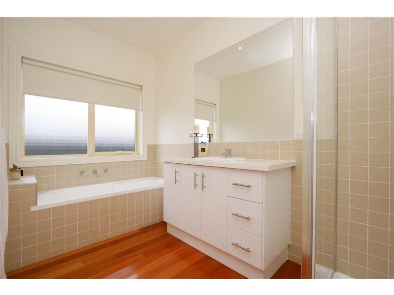 76 Jindabyne Avenue, Taylors Hill VIC 3037