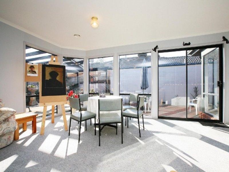 1 Perret Walk, Sydenham VIC 3037