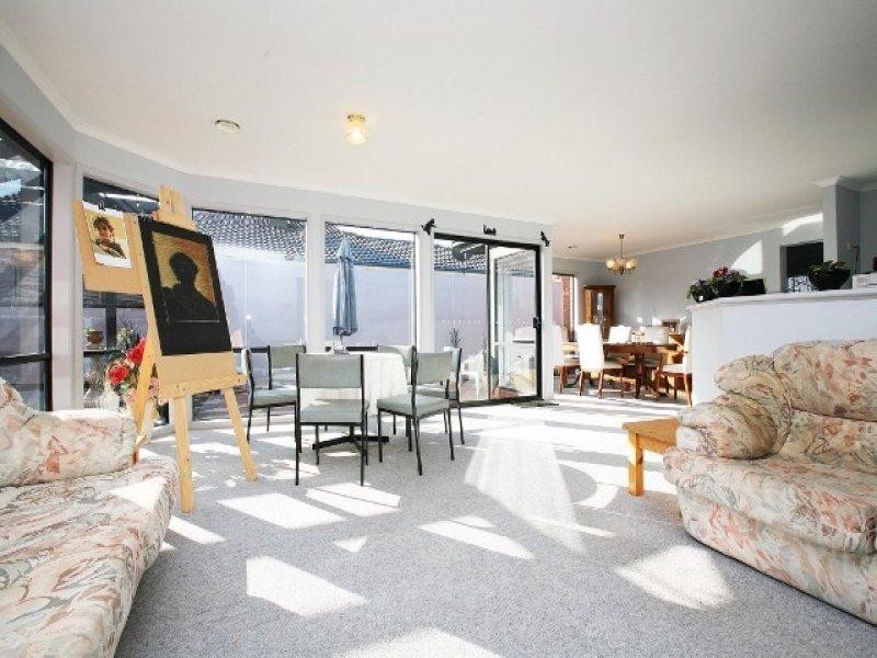 1 Perret Walk, Sydenham VIC 3037