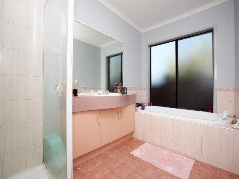 1 Perret Walk, Sydenham VIC 3037