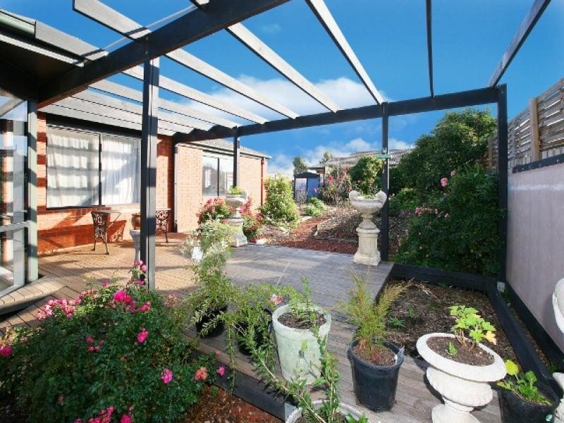 1 Perret Walk, Sydenham VIC 3037