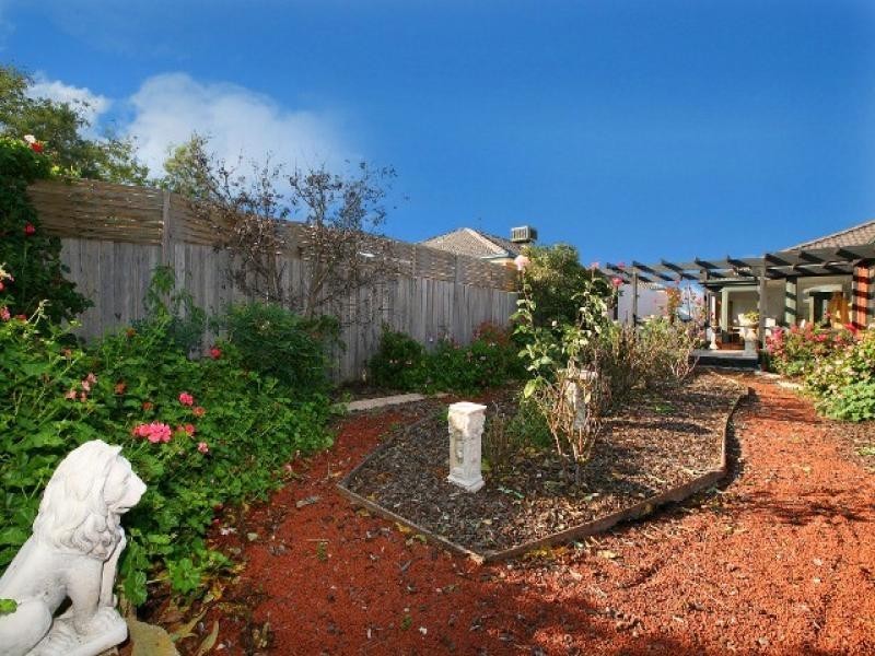 1 Perret Walk, Sydenham VIC 3037