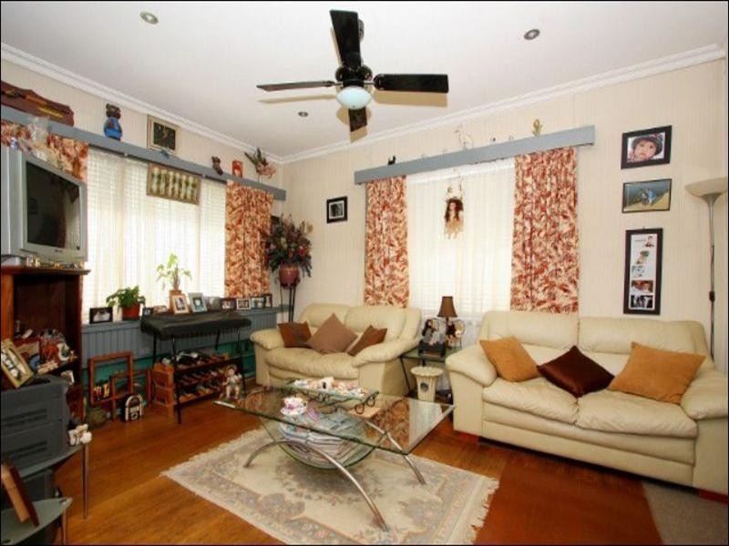 24 Errington Road, St Albans VIC 3021