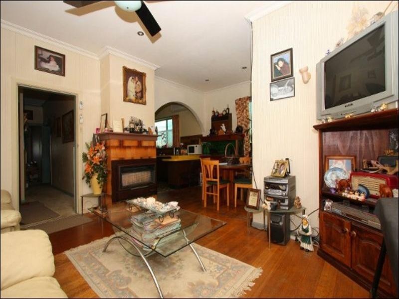 24 Errington Road, St Albans VIC 3021