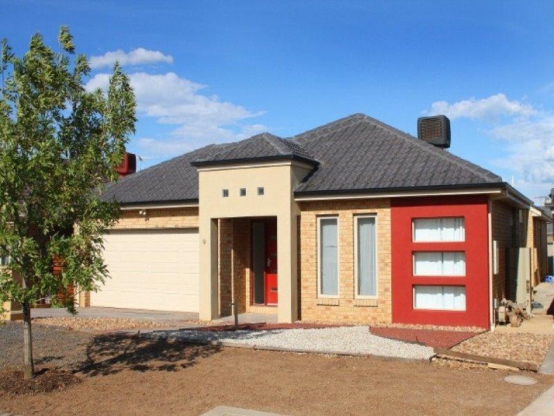 9 Holcolme Street, Caroline Springs VIC 3023