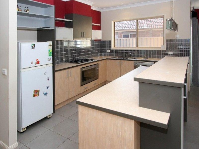 9 Holcolme Street, Caroline Springs VIC 3023