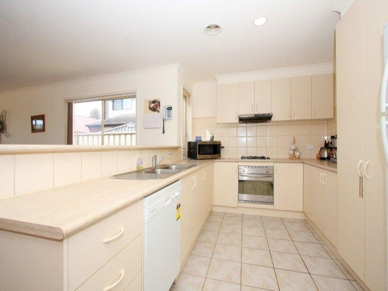 17 Naracoorte Drive, Caroline Springs VIC 3023