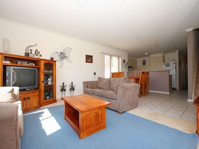 17 Naracoorte Drive, Caroline Springs VIC 3023