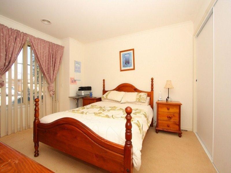 17 Naracoorte Drive, Caroline Springs VIC 3023