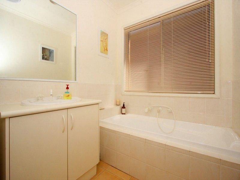 17 Naracoorte Drive, Caroline Springs VIC 3023