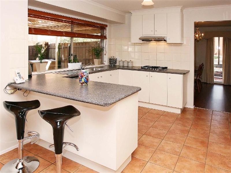 4 Lyell Place, Taylors Lakes VIC 3038