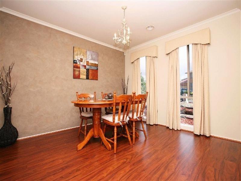 4 Lyell Place, Taylors Lakes VIC 3038