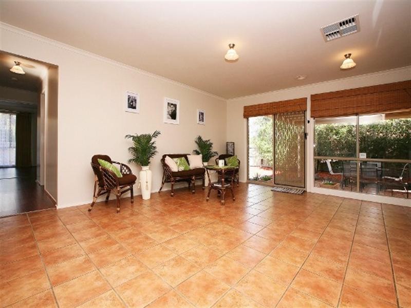 4 Lyell Place, Taylors Lakes VIC 3038