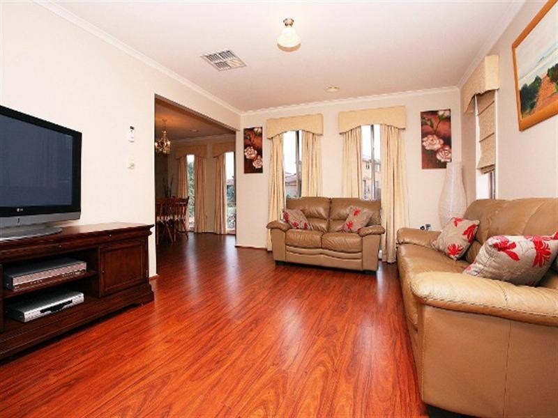 4 Lyell Place, Taylors Lakes VIC 3038