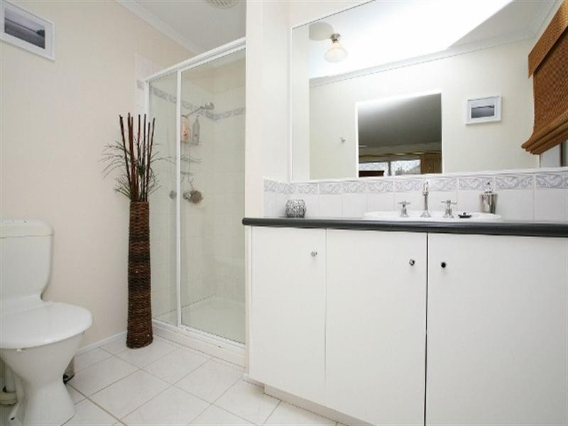 4 Lyell Place, Taylors Lakes VIC 3038