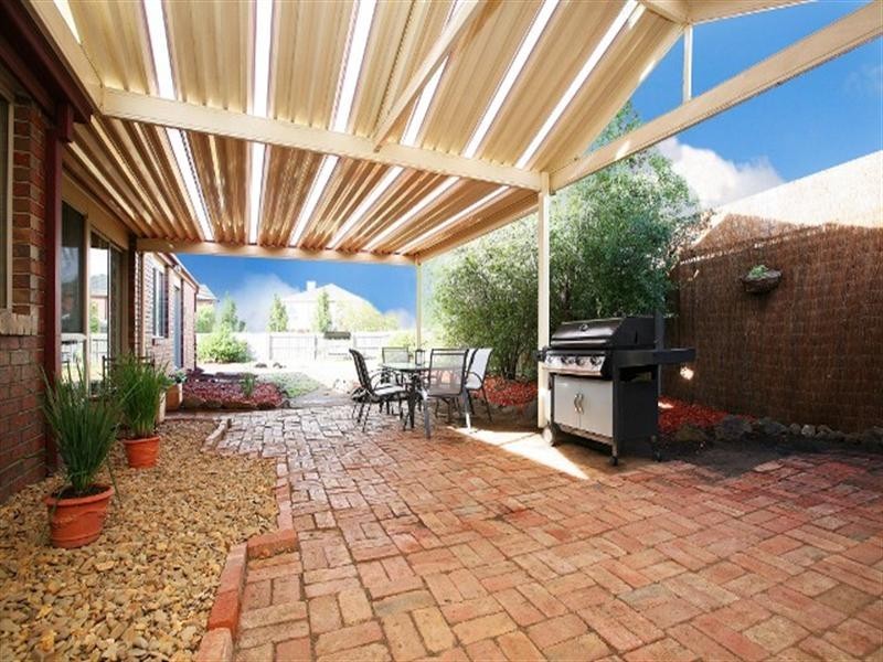 4 Lyell Place, Taylors Lakes VIC 3038