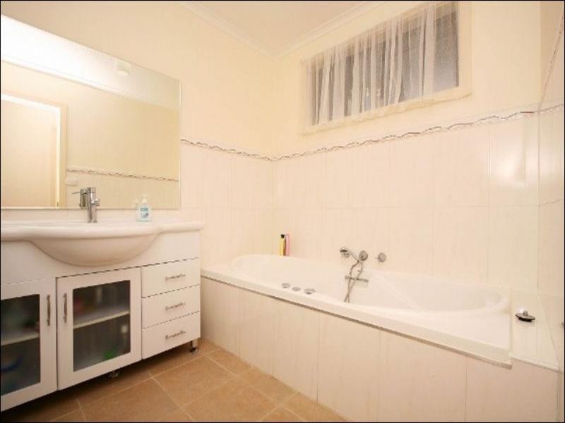 4 Breadalbane Court, Sydenham VIC 3037