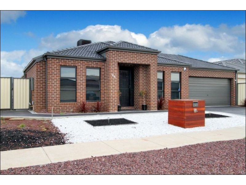 28 Jacaranda Drive, Taylors Hill VIC 3037