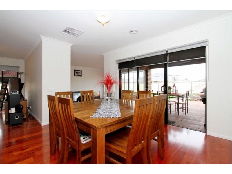 28 Jacaranda Drive, Taylors Hill VIC 3037