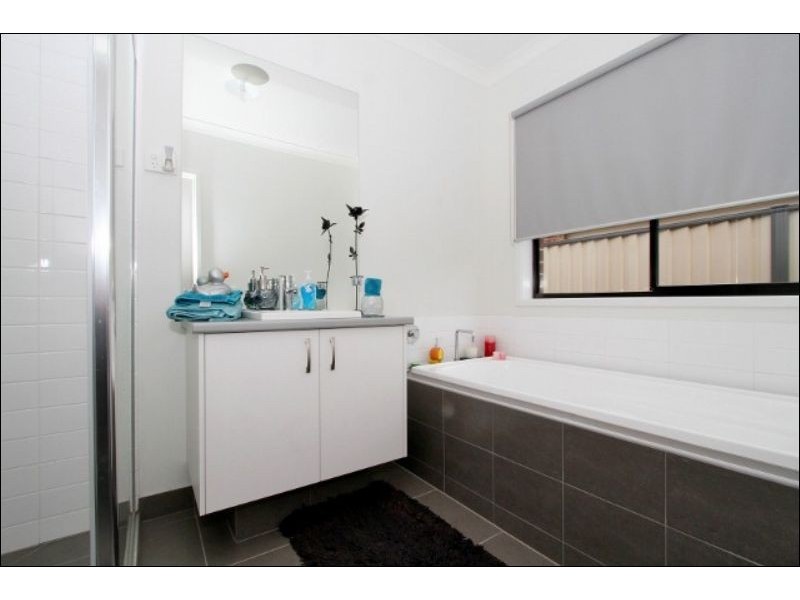 28 Jacaranda Drive, Taylors Hill VIC 3037