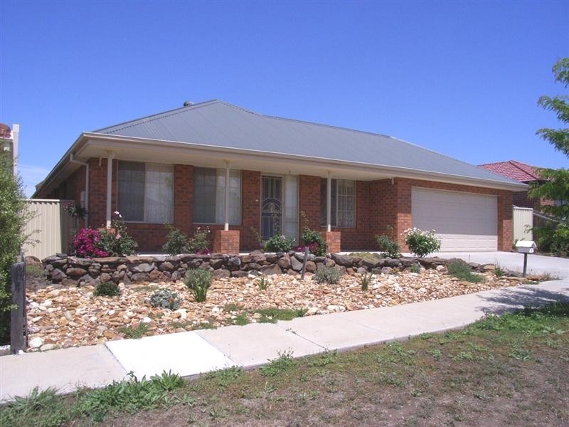 4 Benshaw Court, Hillside VIC 3037