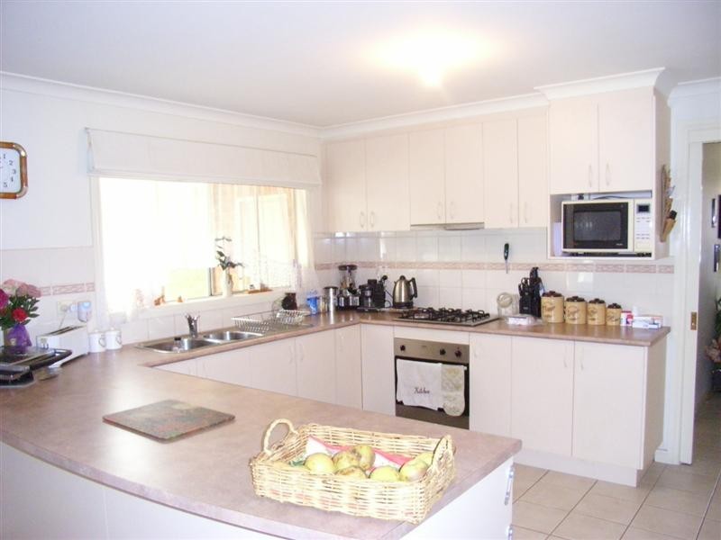 4 Benshaw Court, Hillside VIC 3037