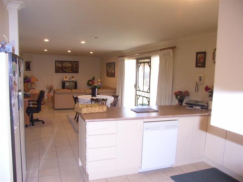 4 Benshaw Court, Hillside VIC 3037