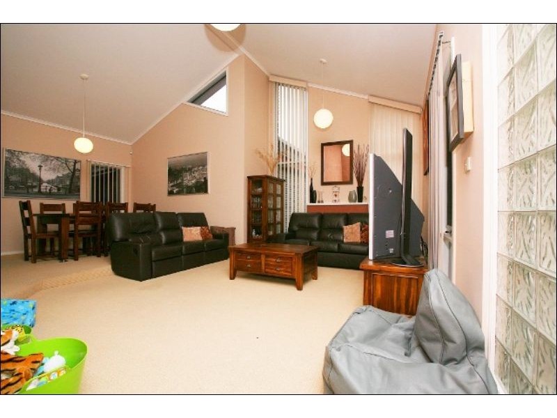 31 Prince Albert Crescent, Taylors Lakes VIC 3038