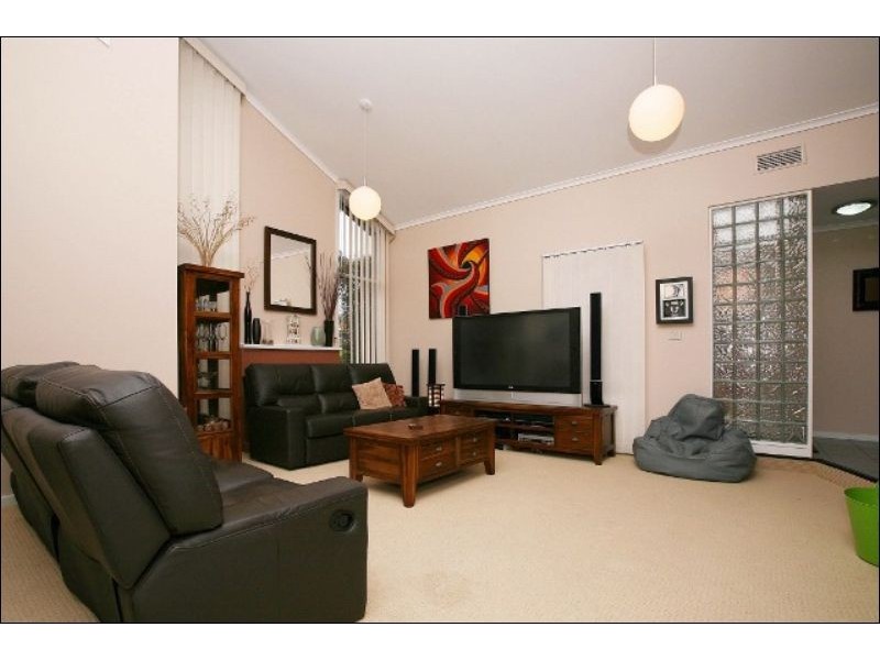 31 Prince Albert Crescent, Taylors Lakes VIC 3038