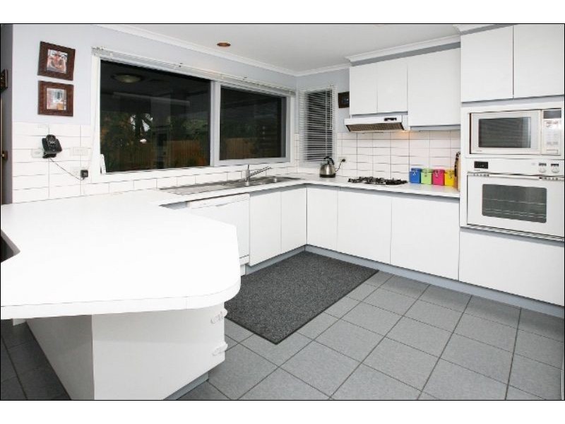 31 Prince Albert Crescent, Taylors Lakes VIC 3038