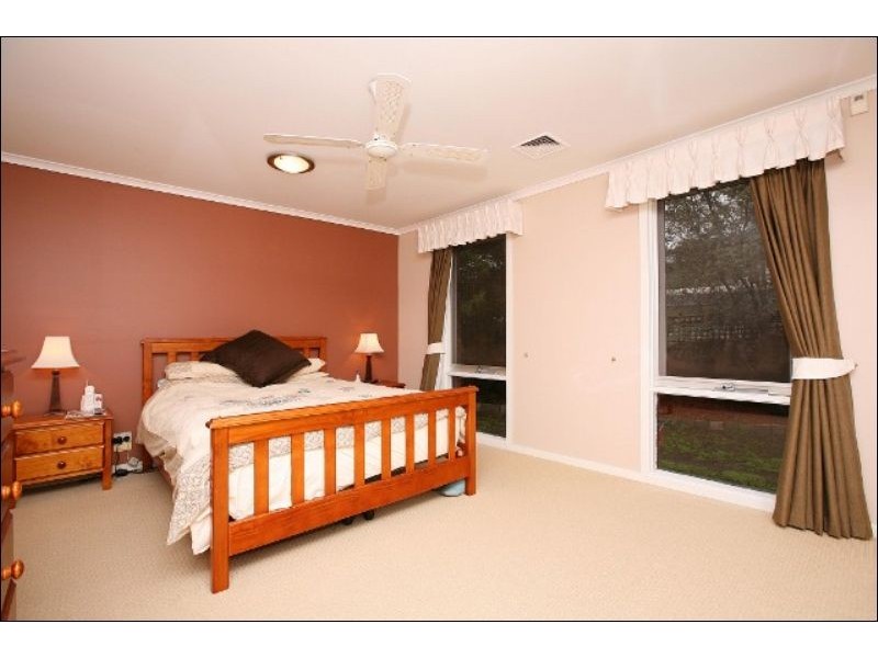 31 Prince Albert Crescent, Taylors Lakes VIC 3038