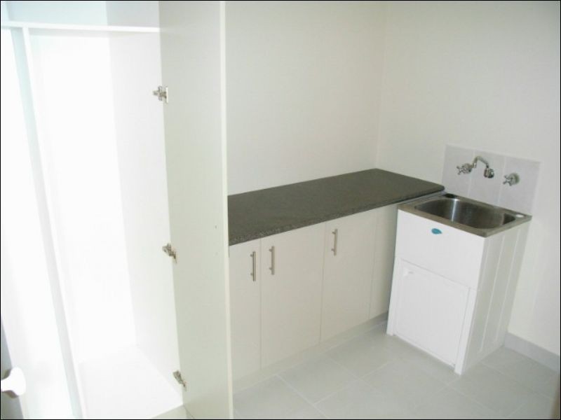 8 Kim Lane, Melton West VIC 3337