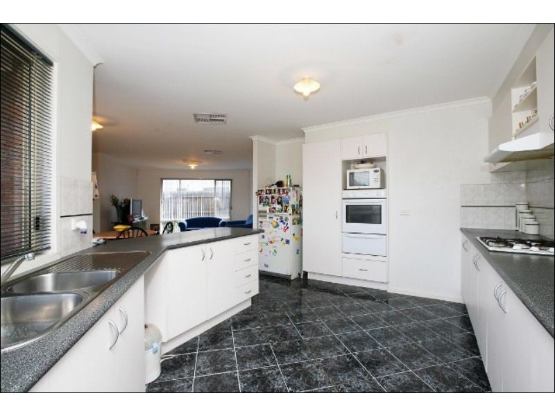 21 Brindalee Way, Hillside VIC 3037