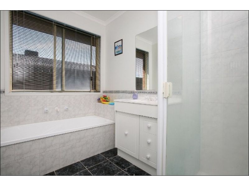 21 Brindalee Way, Hillside VIC 3037